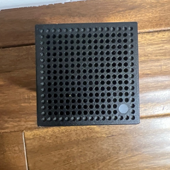 Linksys WiFi router with power plug - Picture 2 of 5